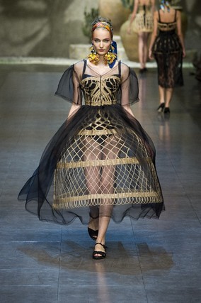 Платье. Dolce&Gabbana. Автор фото: Victor. Virgile / firstVIEW.com